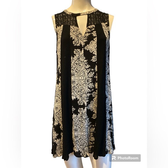 Umgee Dresses & Skirts - Umgee size S loose fitting mini/ tunic/blouse/dress black/ white Paisley…